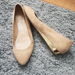 Talbots Nude Leather Pointed Toe Flats w Gold Heel